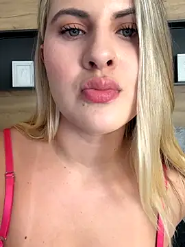 Snapshot of EmiilyAdams_ chatting on December 2025 09:33:02 PM EmiilyAdams online show from December 2025 09:33:02 PM