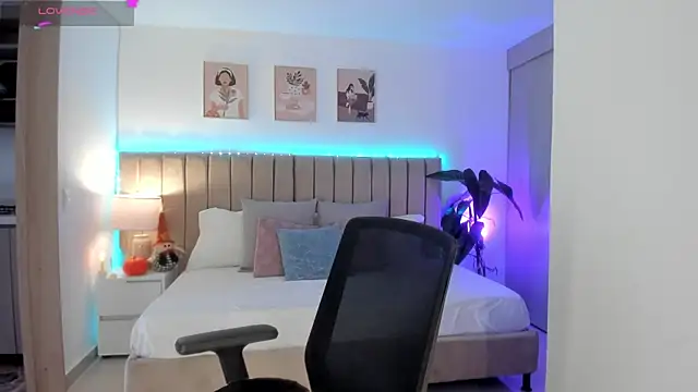 Victoria romanox online show from October 2025 05:25:02 PM