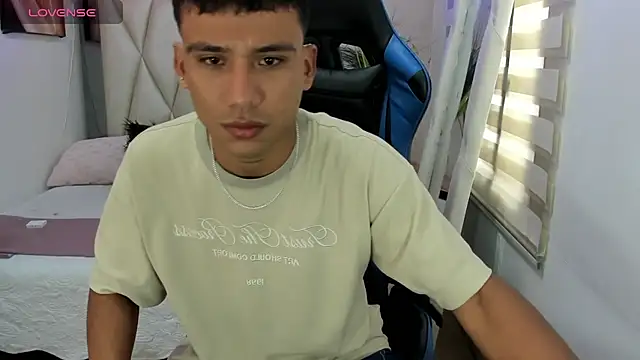 Snapshot of Backsex_boy chatting on December 2024 04:40:02 PM Backsex boy online show from December 2024 04:40:02 PM