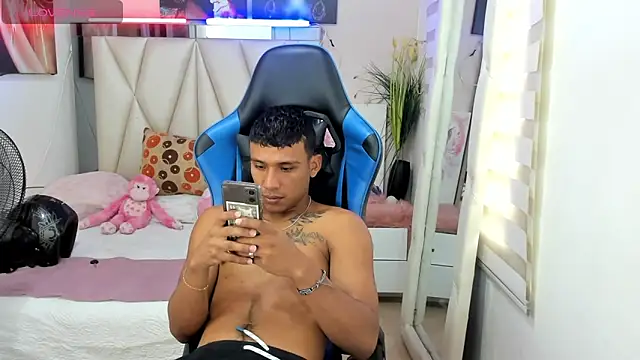 Snapshot of Backsex_boy chatting on February 2025 05:24:02 PM Backsex boy online show from February 2025 05:24:02 PM