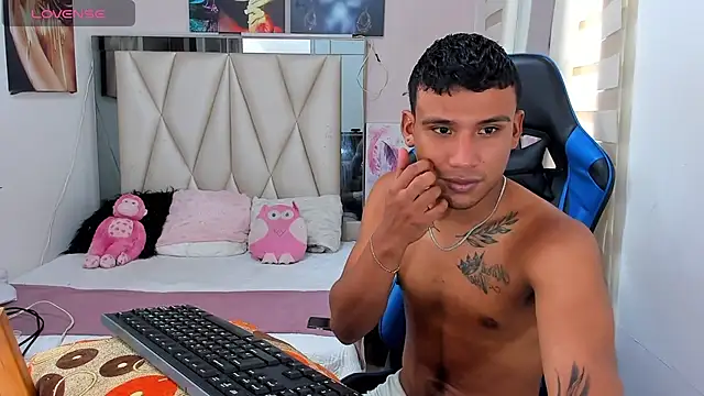 Snapshot of Backsex_boy chatting on February 2025 06:34:02 PM Backsex boy online show from February 2025 06:34:02 PM