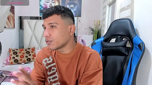 Snapshot of Backsex_boy chatting on February 2025 03:51:02 PM Backsex boy online show from February 2025 03:51:02 PM