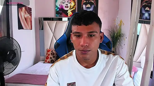 Snapshot of Backsex_boy chatting on February 2025 04:14:01 PM Backsex boy online show from February 2025 04:14:01 PM