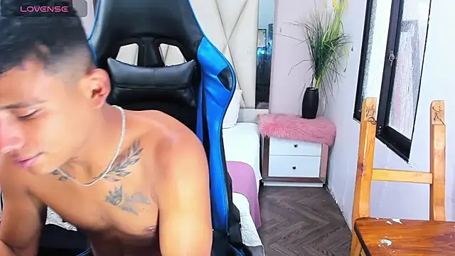 Snapshot of Backsex_boy chatting on February 2025 07:16:01 PM Backsex boy online show from February 2025 07:16:01 PM