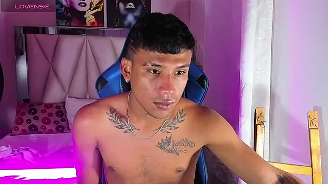 Snapshot of Backsex_boy chatting on March 2025 06:44:01 AM Backsex boy online show from March 2025 06:44:01 AM