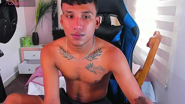 Snapshot of Backsex_boy chatting on March 2025 04:02:01 PM Backsex boy online show from March 2025 04:02:01 PM