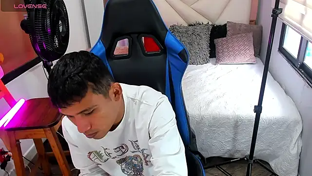Snapshot of Backsex_boy chatting on September 2025 03:45:01 PM Backsex boy online show from September 2025 03:45:01 PM