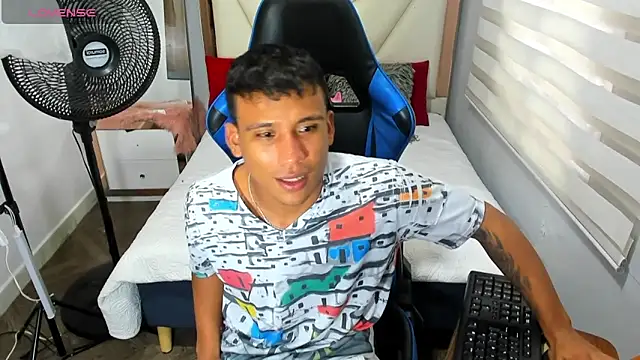 Snapshot of Backsex_boy chatting on October 2025 12:01:02 PM Backsex boy online show from October 2025 12:01:02 PM