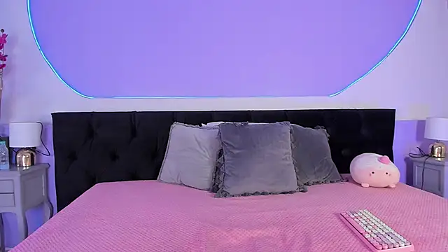 Julieta Cortes   online show from October 2025 01:03:02 PM