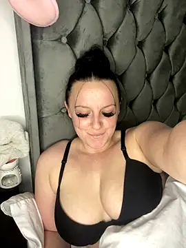 Snapshot of riri_bstvx chatting on October 2025 04:08:01 PM riri bstvx online show from October 2025 04:08:01 PM