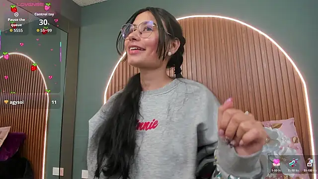 Snapshot of NayeCloud chatting on October 2025 03:40:02 AM NayeCloud online show from October 2025 03:40:02 AM