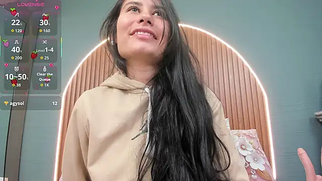 Snapshot of NayeCloud chatting on October 2025 03:39:02 AM NayeCloud online show from October 2025 03:39:02 AM