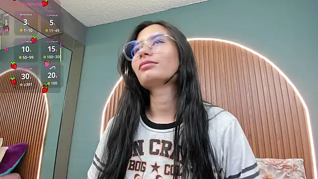 Snapshot of NayeCloud chatting on October 2025 03:40:02 AM NayeCloud online show from October 2025 03:40:02 AM