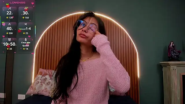 Snapshot of NayeCloud chatting on November 2025 04:00:01 AM NayeCloud online show from November 2025 04:00:01 AM