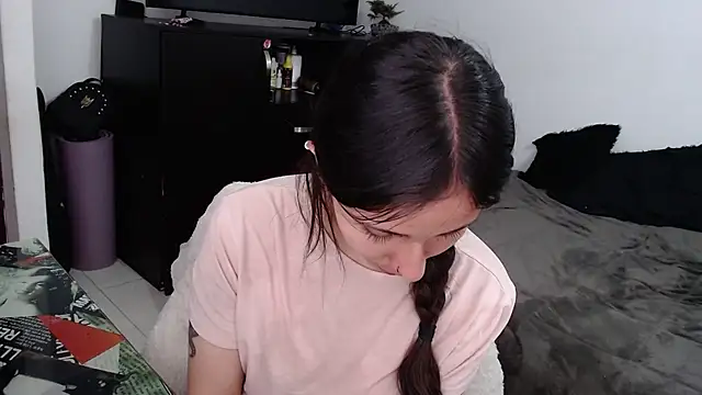 Snapshot of alice_live1 chatting on September 2025 02:28:02 PM alice live1 online show from September 2025 02:28:02 PM