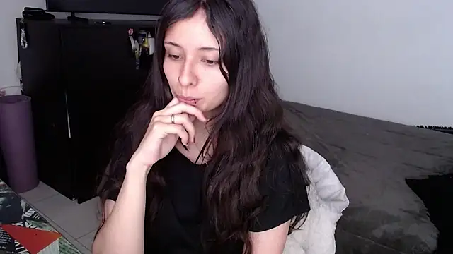 Snapshot of alice_live1 chatting on September 2025 01:01:01 PM alice live1 online show from September 2025 01:01:01 PM
