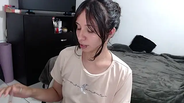 Snapshot of alice_live1 chatting on October 2025 02:10:01 AM alice live1 online show from October 2025 02:10:01 AM