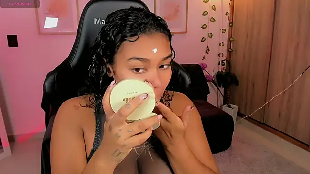aleja montiel   online show from May 2026 12:33:02 PM