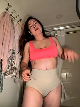 Snapshot of xLadyScarlettx chatting on November 2025 03:42:02 AM xLadyScarlettx online show from November 2025 03:42:02 AM