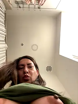 Snapshot of xLadyScarlettx chatting on December 2025 04:43:02 AM xLadyScarlettx online show from December 2025 04:43:02 AM