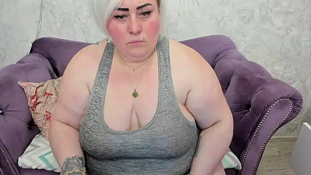 Snapshot of fashiona chatting on February 2025 07:52:01 AM fashiona online show from February 2025 07:52:01 AM