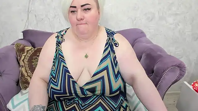Snapshot of fashiona chatting on March 2025 08:02:02 AM fashiona online show from March 2025 08:02:02 AM
