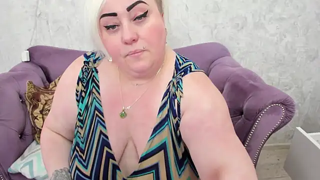 Snapshot of fashiona chatting on March 2025 10:41:02 AM fashiona online show from March 2025 10:41:02 AM