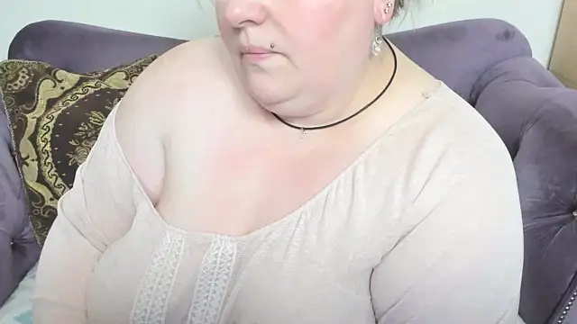 Snapshot of fashiona chatting on October 2025 09:42:02 PM fashiona online show from October 2025 09:42:02 PM