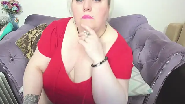 Snapshot of fashiona chatting on November 2025 09:58:01 AM fashiona online show from November 2025 09:58:01 AM