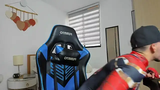 mateoleonee online show from October 2025 07:25:02 PM