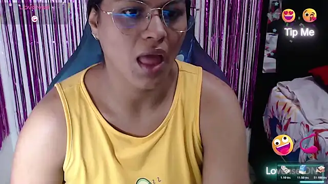 Snapshot of SweetAlmaa chatting on March 2026 12:43:02 PM SweetAlmaa online show from March 2026 12:43:02 PM