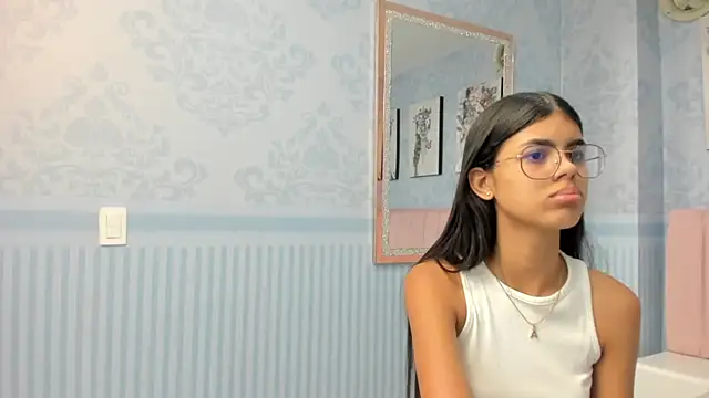 Snapshot of Isa_little4u chatting on February 2025 06:19:01 PM Isa little4u online show from February 2025 06:19:01 PM