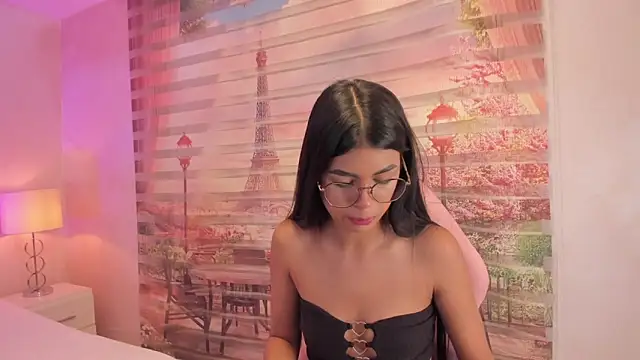 Isa little4u online show from October 2025 10:24:01 AM