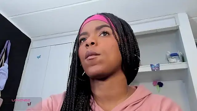 Snapshot of Marce_22 chatting on October 2025 11:01:02 PM Marce 22 online show from October 2025 11:01:02 PM