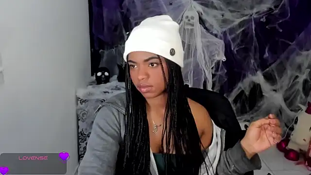 Snapshot of Marce_22 chatting on October 2025 10:42:02 PM Marce 22 online show from October 2025 10:42:02 PM