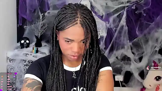 Snapshot of Marce_22 chatting on October 2025 05:57:02 PM Marce 22 online show from October 2025 05:57:02 PM