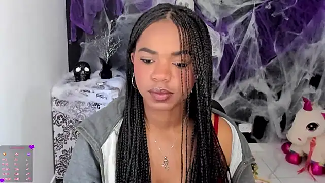 Snapshot of Marce_22 chatting on October 2025 03:45:02 PM Marce 22 online show from October 2025 03:45:02 PM