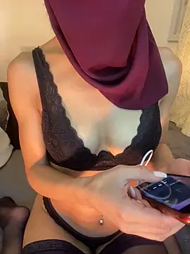Snapshot of Beautiful_arab chatting on January 2025 10:55:02 PM Beautiful arab online show from January 2025 10:55:02 PM