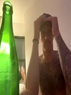 Snapshot of UnCuTupTheBuTT chatting on October 2025 09:34:02 PM UnCuTupTheBuTT online show from October 2025 09:34:02 PM