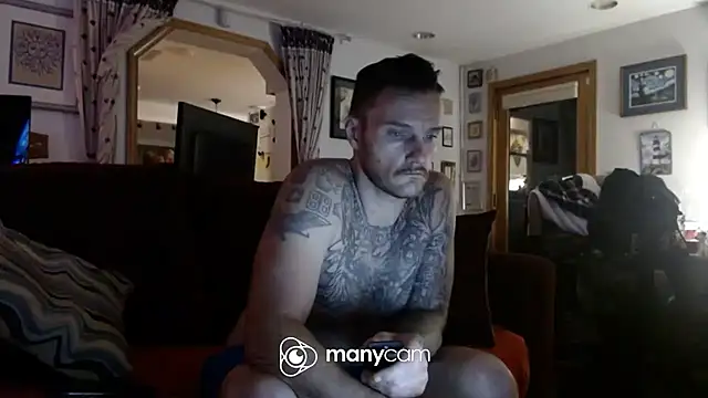 Snapshot of UnCuTupTheBuTT chatting on October 2025 07:19:02 AM UnCuTupTheBuTT online show from October 2025 07:19:02 AM