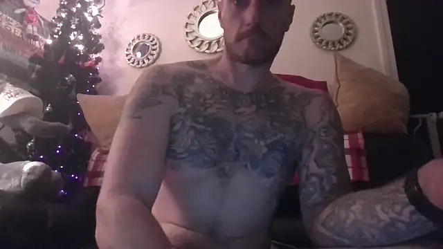 Snapshot of UnCuTupTheBuTT chatting on October 2025 04:53:02 AM UnCuTupTheBuTT online show from October 2025 04:53:02 AM