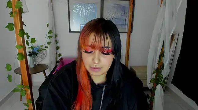 Snapshot of lussyevans24 chatting on January 2025 04:41:01 AM lussyevans24 online show from January 2025 04:41:01 AM