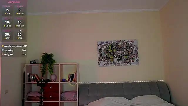 Snapshot of blondy_room chatting on January 2025 11:33:02 PM blondy room online show from January 2025 11:33:02 PM