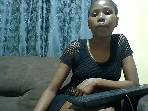 Snapshot of miss_lyne001 chatting on September 2025 04:07:01 PM miss lyne001 online show from September 2025 04:07:01 PM