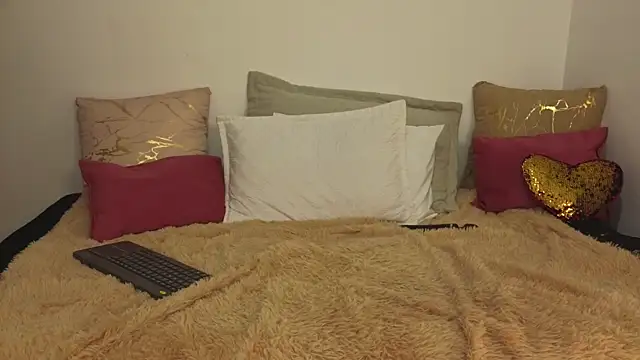 Natasha Kinski online show from October 2025 08:42:01 PM