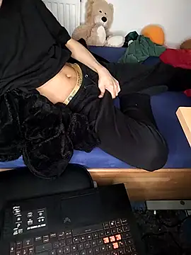 Snapshot of Dennis_2024 chatting on November 2025 07:57:01 PM Dennis 2024 online show from November 2025 07:57:01 PM