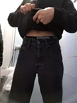 Snapshot of Dennis_2024 chatting on December 2025 06:01:02 AM Dennis 2024 online show from December 2025 06:01:02 AM