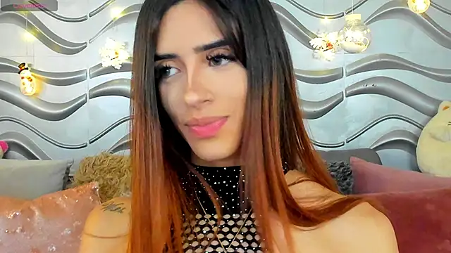 Snapshot of StormiRusso chatting on December 2024 11:24:01 PM StormiRusso online show from December 2024 11:24:01 PM