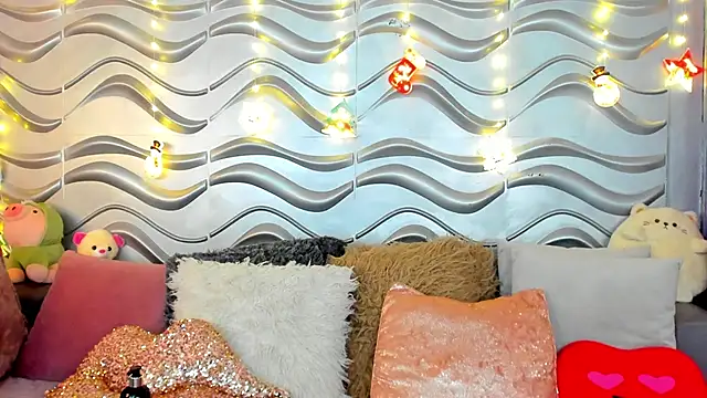 Snapshot of StormiRusso chatting on December 2024 04:28:02 AM StormiRusso online show from December 2024 04:28:02 AM