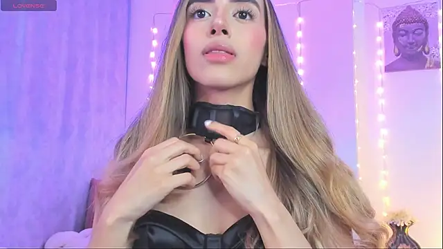 Snapshot of StormiRusso chatting on November 2025 02:22:01 AM StormiRusso online show from November 2025 02:22:01 AM